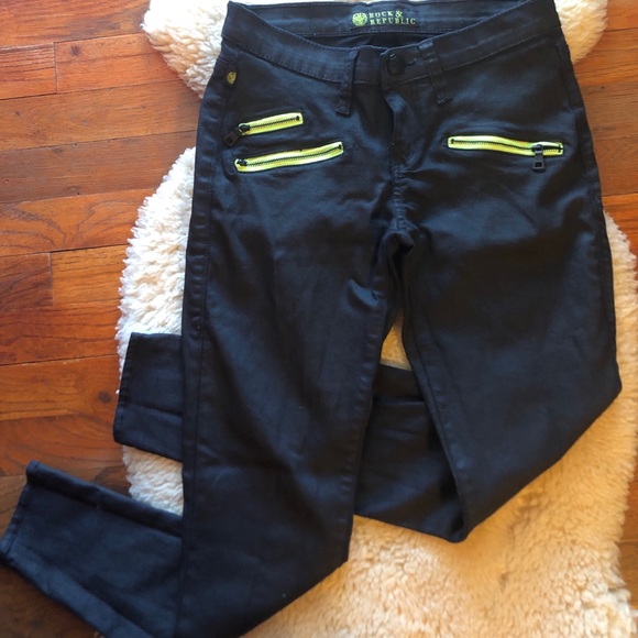 Rock & Republic Size 4 Wax Coated Black Jeans Neon - Picture 2 of 8